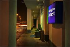 Holiday Inn Express London - Wimbledon South image 8