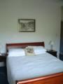 Cleeve House Hotel/Self Catering image 3