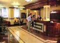 Golden Lion Hotel image 8