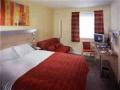 Holiday Inn Express Bedford image 9
