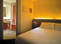 Travelodge London City Road image 8