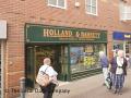 Holland & Barrett image 1