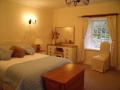 Thatched Holiday Cottage image 7